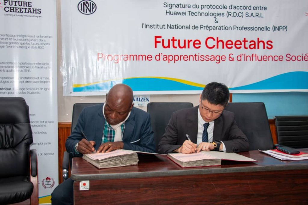 Télécommunications : Huawei RDC présente le programme innovant “Future Cheetahs” aux stagiaires formés de l’INPP