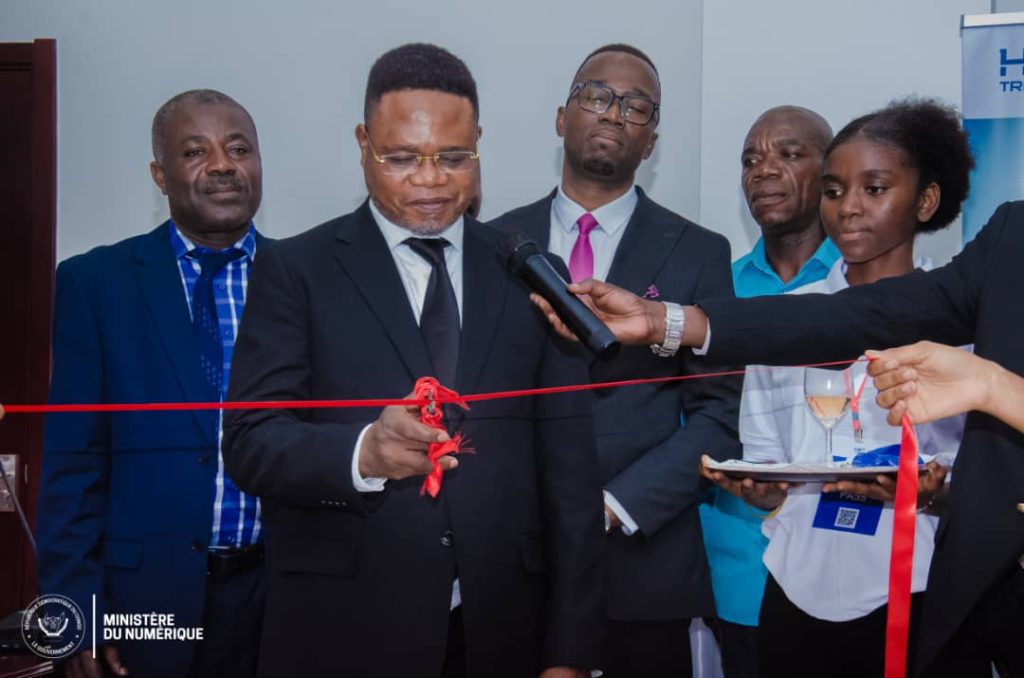 RDC : Eberande Kolongele inaugure le Centre des hautes études technologiques pour la formation gratuite des fonctionnaires au métier du numérique