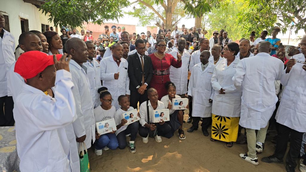 Journée de l’Enfant Africain : Rawbank offre une bibliothèque numérique avec 50 tablettes Schoolap