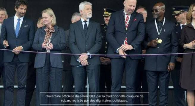 Salon international des technologies de défense : Guy Kabombo explore l’innovation militaire à Brno