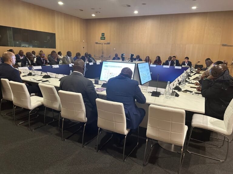 Barcelone : Augustin Kibassa plaide pour un accès élargi aux smartphones en RDC