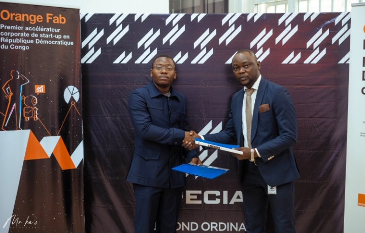 RDC : l’entreprise SPECIAL de Clever Menji signe un partenariat pour déployer sa solution énergétique “Genesis” à Kinshasa