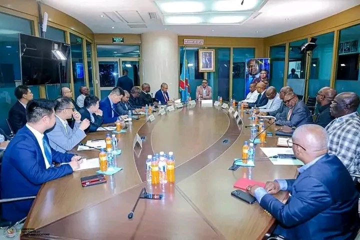 RDC : José Mpanda reprend les discussions autour de l’acquisition d’un satellite national avec l’appui de China Unicom et Genew