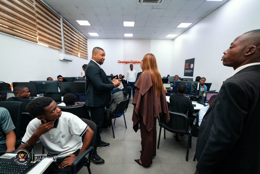 RDC : La ministre Grace Kutino visite les sites qui vont accueillir 250 000 jeunes pour la formation aux métiers du numérique