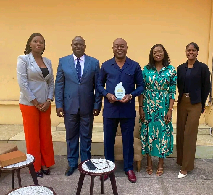 République du Congo : Osiane décerne le prix de « personnalité du numérique » à Léon Juste Ibombo
